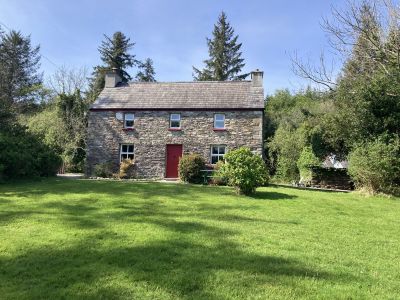Doon Cottage exterior stone walls authentic Irish cottage Tahilla Kerry