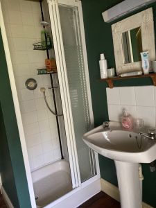 Doon Cottage Images doon cottage shower authentic Irish cottage Kerry Way Tahilla